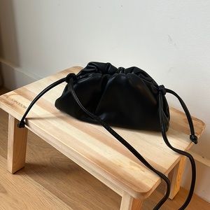 Mini dumpling bag in black